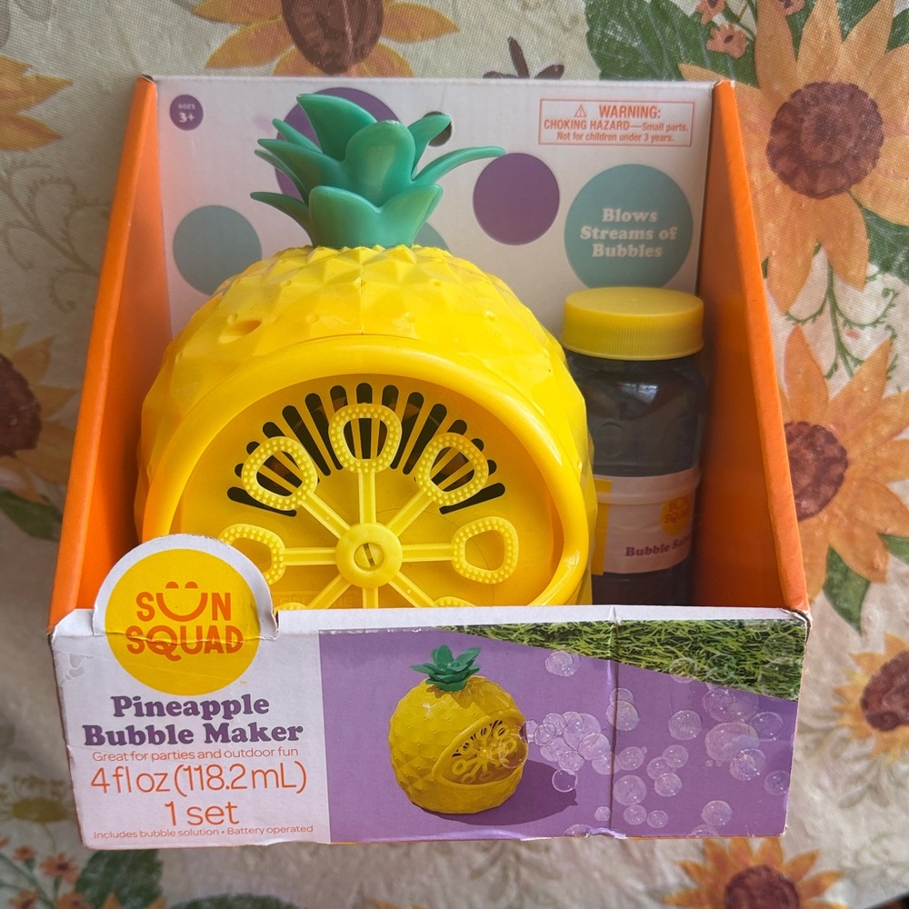NIB NEW IN BOX Pineapple Bubble Maker - Yellow